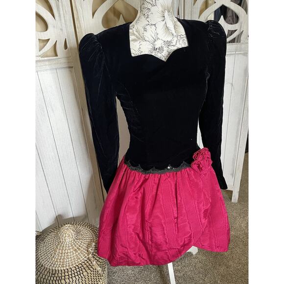 Vintage 80s Scott McClintock Black Velvet Pink Drop Waist Dress Sz 4 Goth - Picture 2 of 11